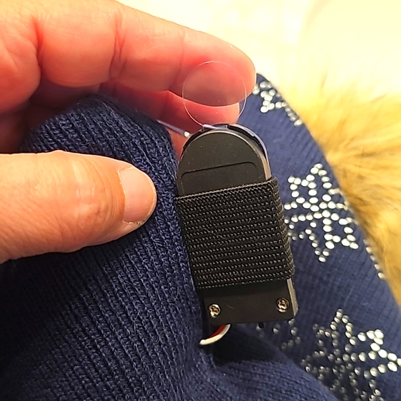 NWOT SEATTLE SEAHAWKS RINESTONE SNOWFLAKE UNISEX POM BLINKING BEANIE IN BLUE - Picture 4 of 11